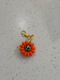 Porte Clé silicone Marguerite Orange centre léopard